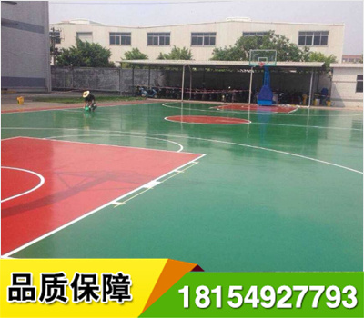 新疆硅PU球場是一種符合人體工學原理并滿足運動物理特性需要，具備上硬下彈結構特征并能直接在水泥或瀝青基礎上施工的健康型*彈性合成球場面層材料系統.